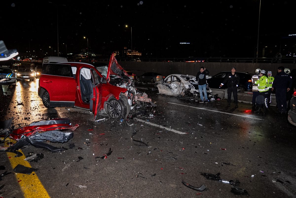 Başkentte zincirleme trafik kazasında 8 kişi yaralandı