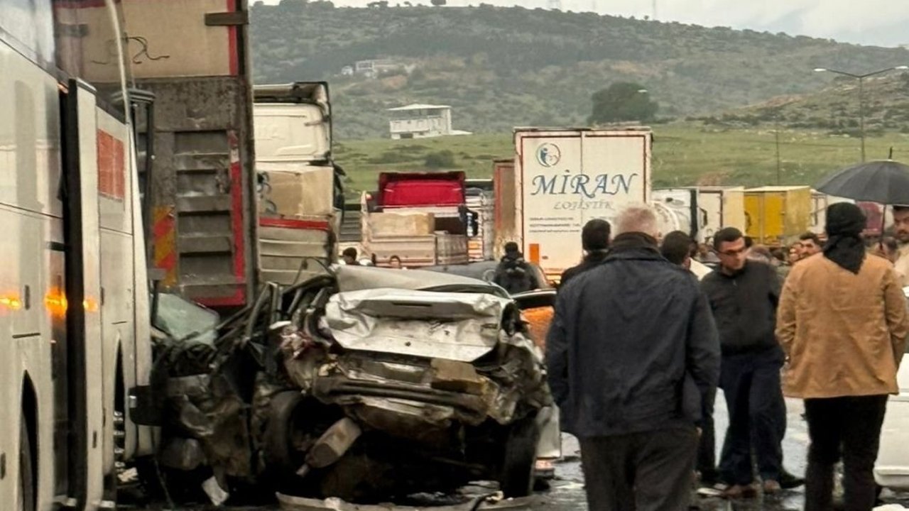 TAG Otoyolu’nda zincirleme kaza: Ölü ve yaralılar var...