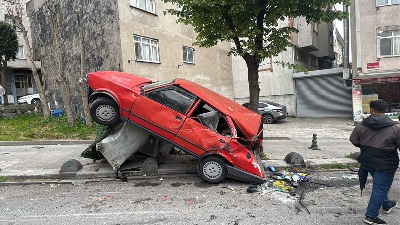 İstanbul Bağcılar’da kaza: Freni boşalan kamyon 8 araca çarptı
