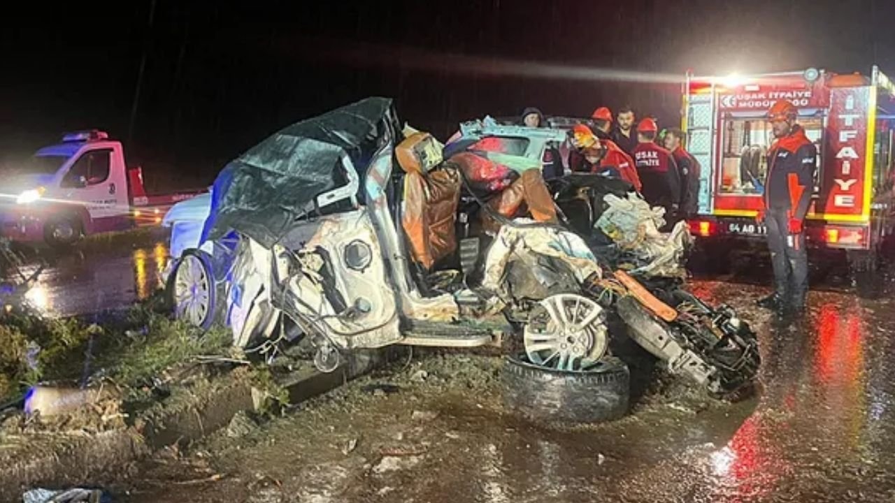 Uşak’ta Katliam Gibi Kaza! Tır Karşı Şeride Geçti, 7 Araç Birbirine Girdi: 4 Ölü, 17 Yaralı!