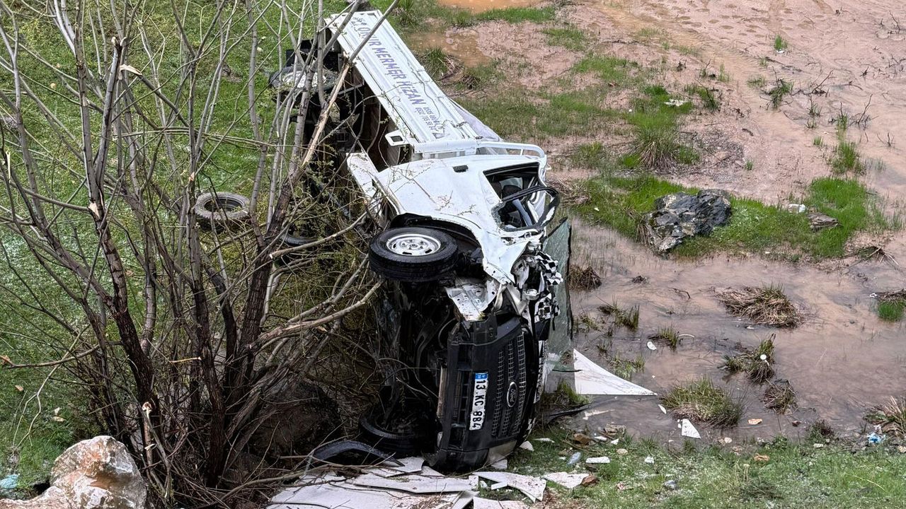 Yolalan Beldesi'nde trafik kazası, 4 yaralı