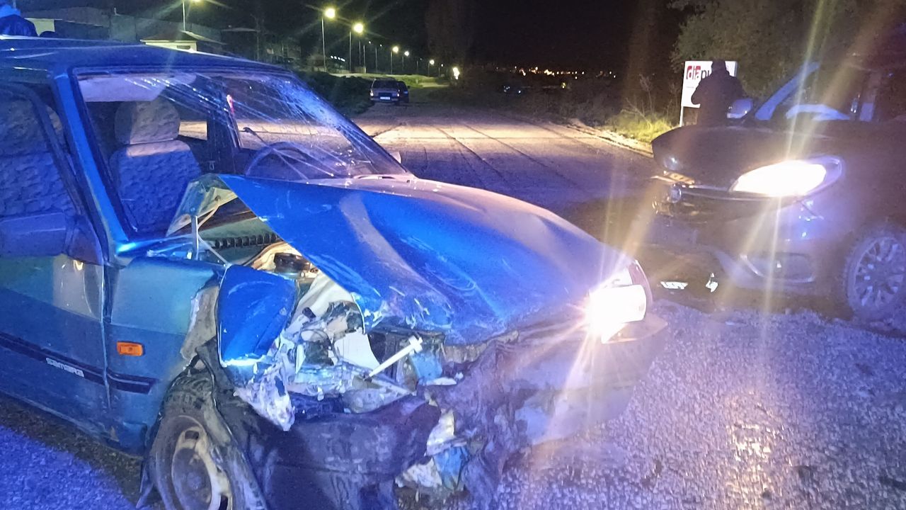Bilecik Pazaryeri’nde trafik kazası: Otomobil ile kamyonet çarpıştı, 3 kişi yaralandı