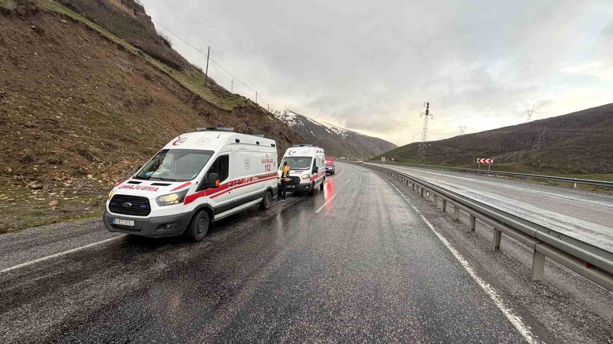 Bitlis'te Trafik Kazası: 2 Yaralı
