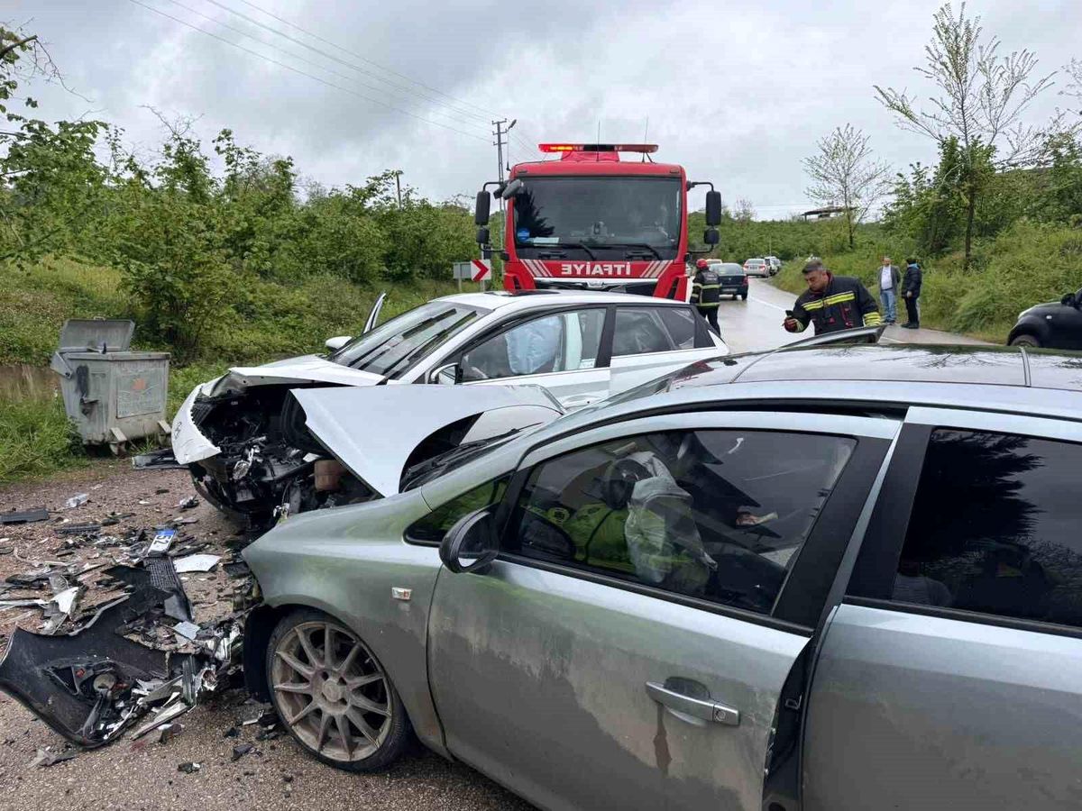 Fatsa'da Trafik Kazası: 3 Yaralı