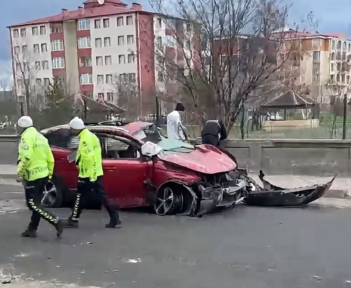 Kars'ta Trafik Kazası: 1 Ölü, 1 Yaralı