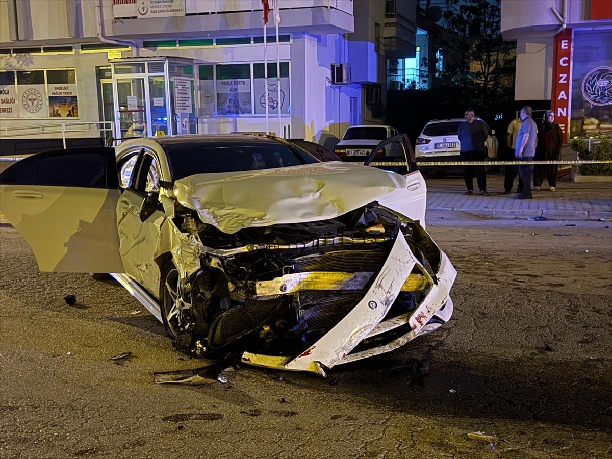 Kozan'da Trafik Kazası: 1 Ölü, 4 Yaralı