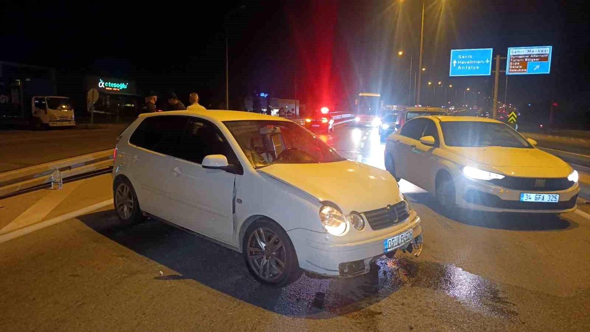 Manavgat'ta Trafik Kazası: İki Yaralı