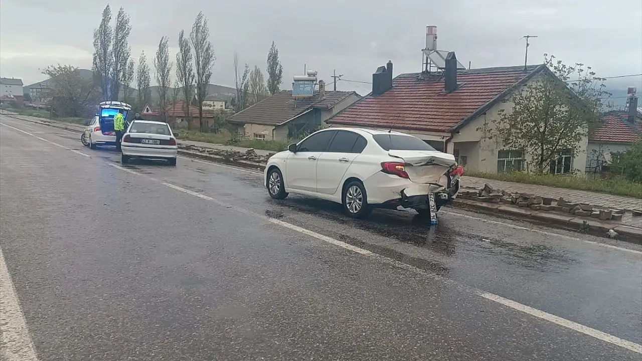 Seydişehir'de otomobiller çarpıştı: 3 yaralı!