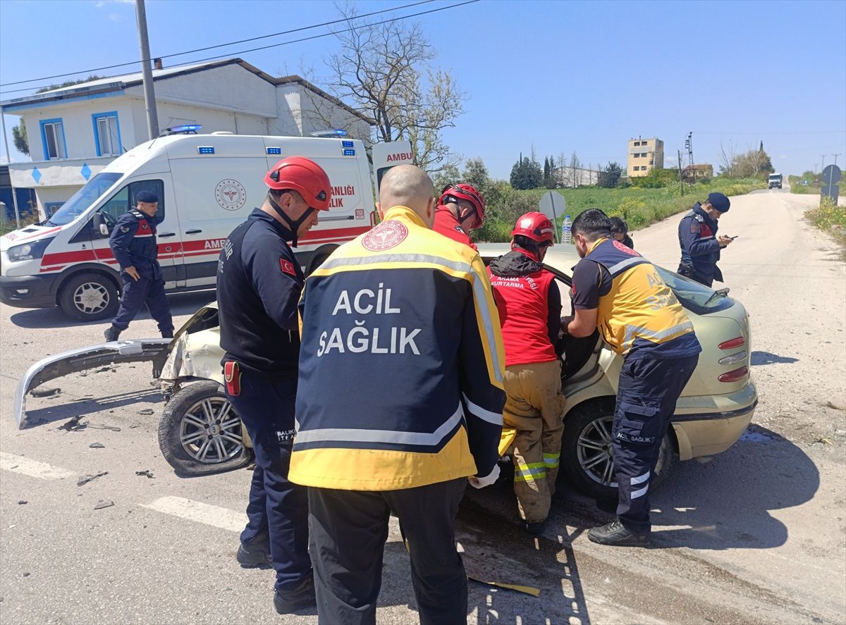 Susurluk'ta Trafik Kazası: 6 Yaralı