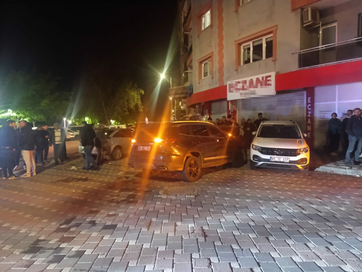 Turgutlu'da Trafik Kazası: İki Yaralı