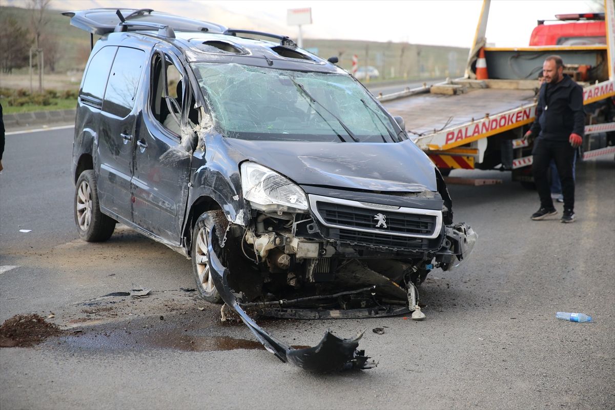 Erzurumda Trafik Kazası: 4 Yaralı