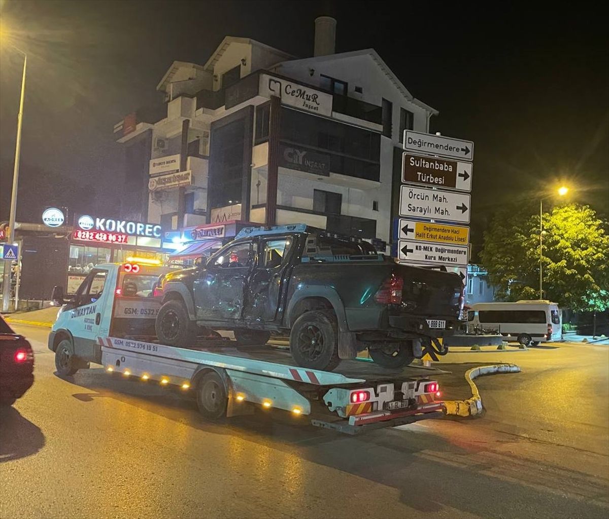 Gölcük'te Trafik Kazası: İki Yaralı
