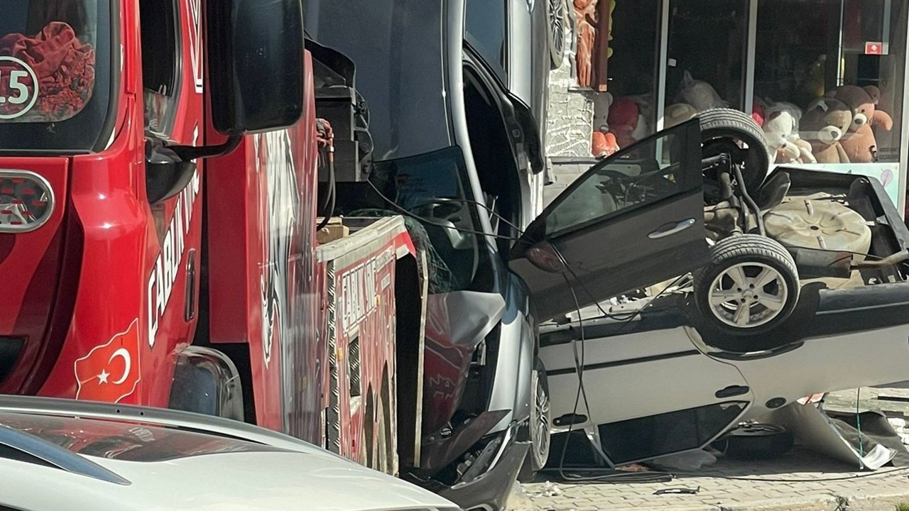İzmir'de 2025'te 110 bini aşan trafik kazasında 208 kişi hayatını kaybetti