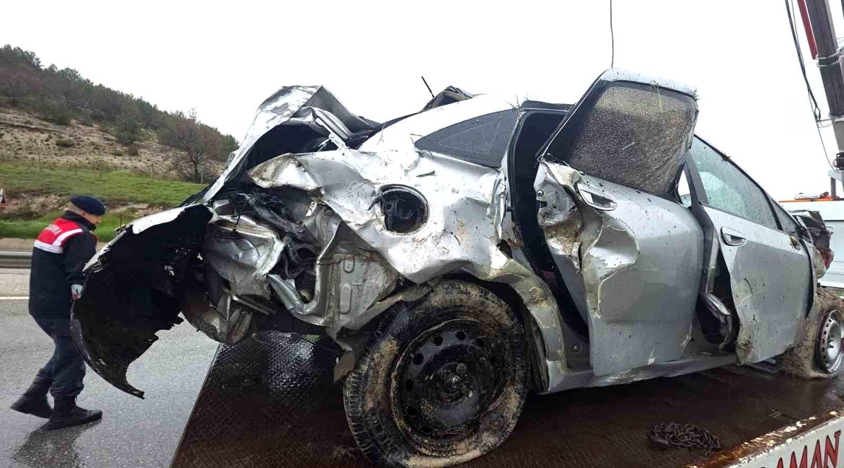 Kütahya'da Trafik Kazası: 2 Ölü