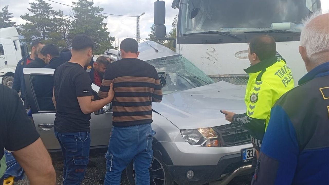 Adıyaman Gölbaşı’nda tır ile otomobilin çarpıştığı trafik kazasında 1 ölü