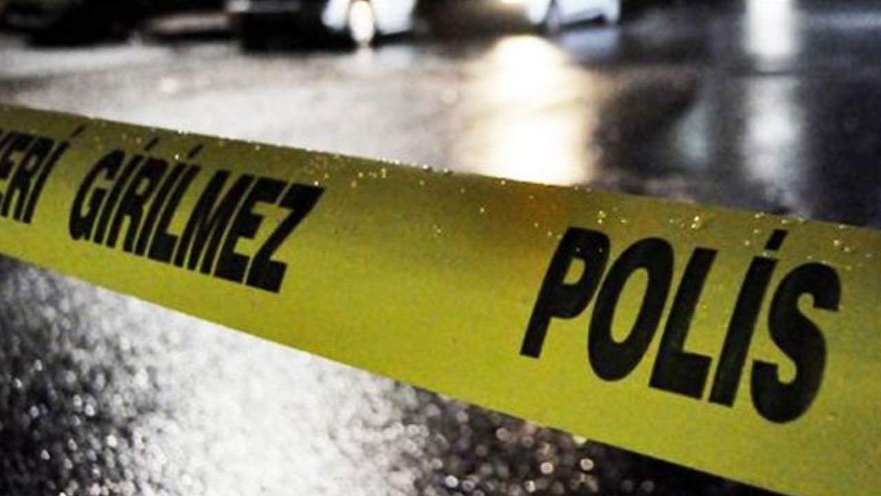 Afyonkarahisar’da korkutan kaza: Otomobil bariyerlere çarptı, yaralılar var