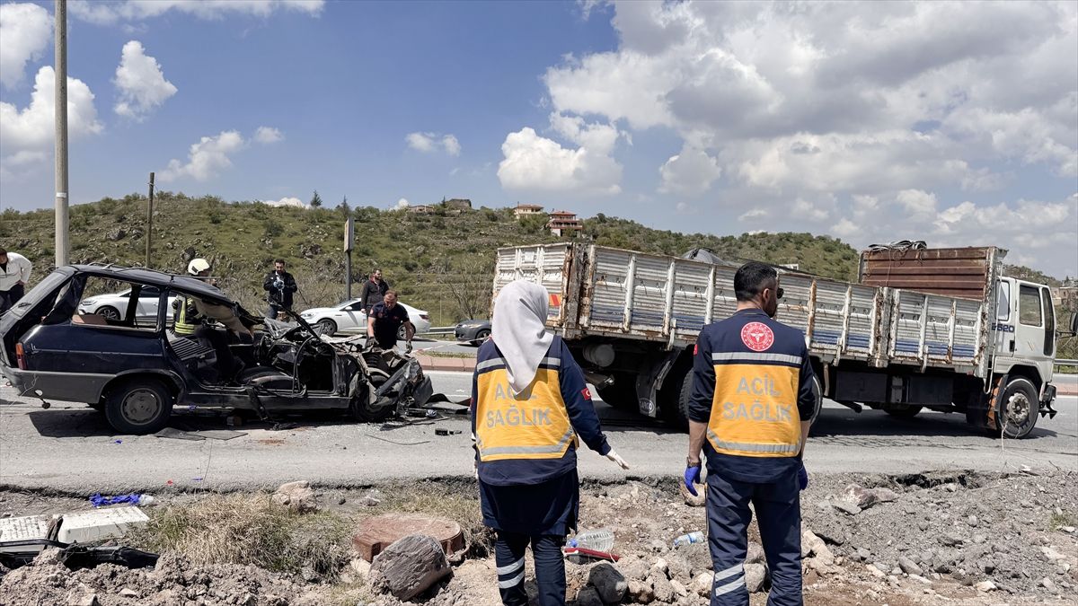 Kayseri'de Trafik Kazası: Anne Öldü, Oğul Yaralı