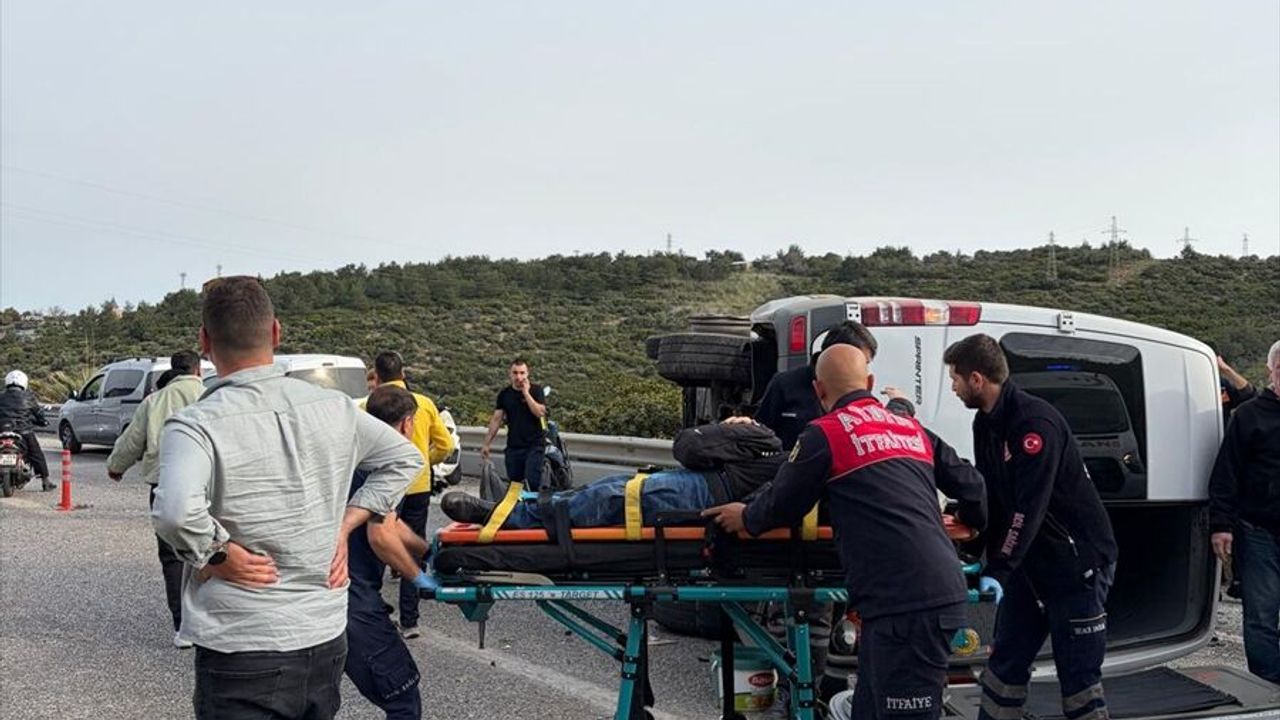 SON DAKİKA: Aydın Kuşadası’nda otomobil ile minibüsün çarpıştığı trafik kazasında 12 yaralı