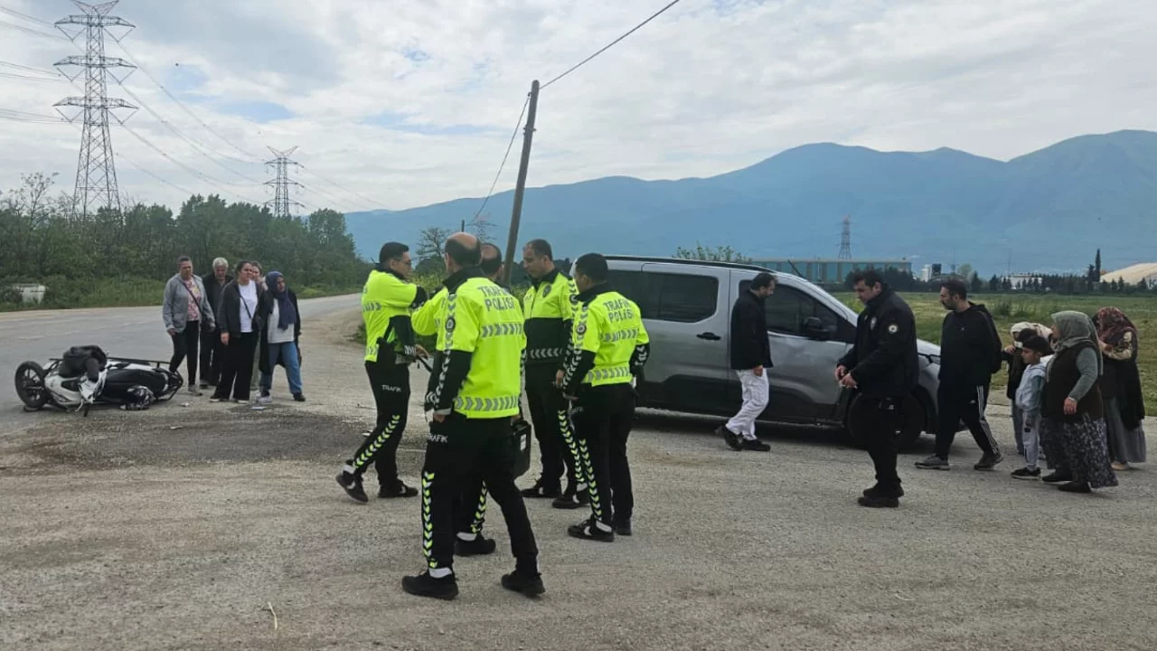 Bursa'da trafik kazası: Motosiklet ile hafif ticari araç çarpıştı