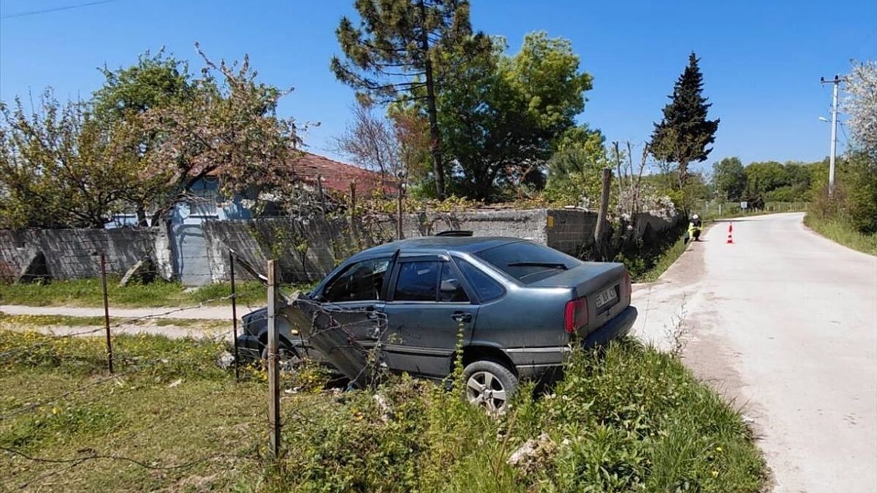 Samsun Bafra’da otomobil beton direğe çarptı: 2 kişi yaralandı