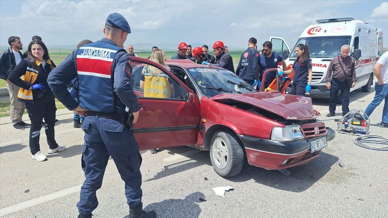 Konya Kulu'da trafik kazası: İki araç çarpıştı, 5 yaralı