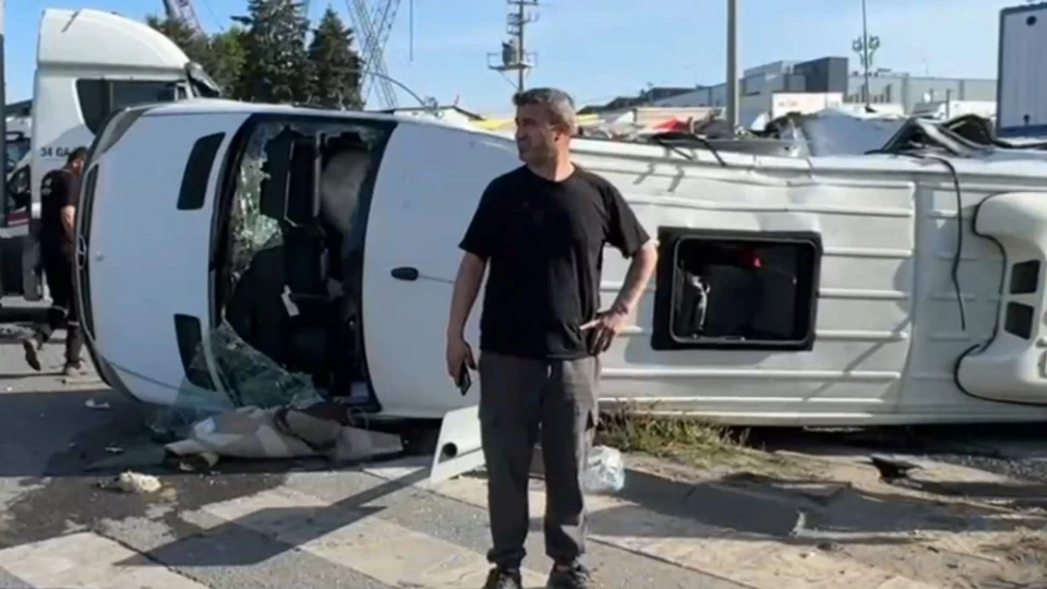 Kocaeli Çayırova’da feci kaza! TIR ile çarpışan işçi servisi devrildi: 8 yaralı | YEREL HABERLER