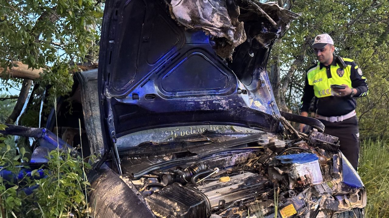 SON DAKİKA: Karaman'da feci trafik kazasında 1 ölü, 1 yaralı
