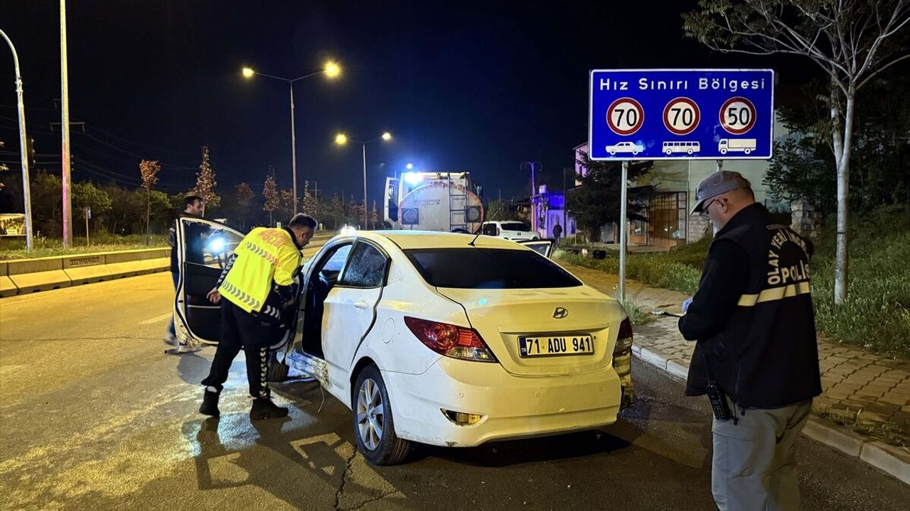 Kırıkkale’de trafik kazası: Otomobil park halindeki çekiciye çarptı 1 ölü, 1 yaralı