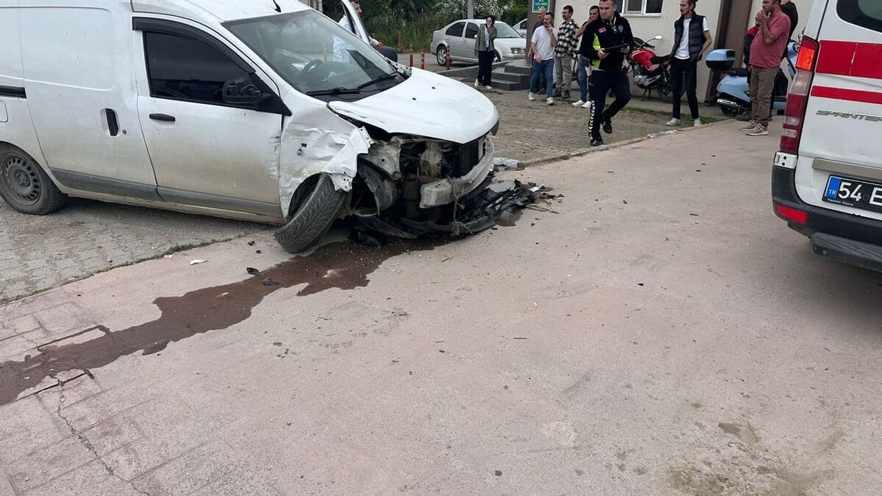 Akyazı Ada Caddesi’nde trafik kazası