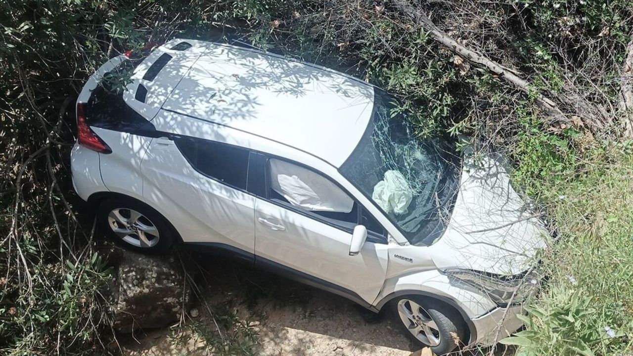 Aydın'da trafik kazası: Devrilen araçta 6'sı çocuk 7 kişi yaralandı
