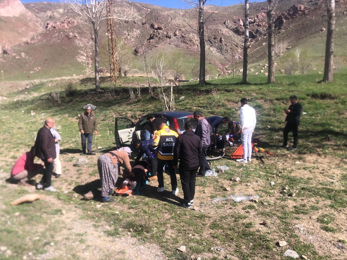 Başkale'de Trafik Kazası: 1 Ölü, 2 Yaralı