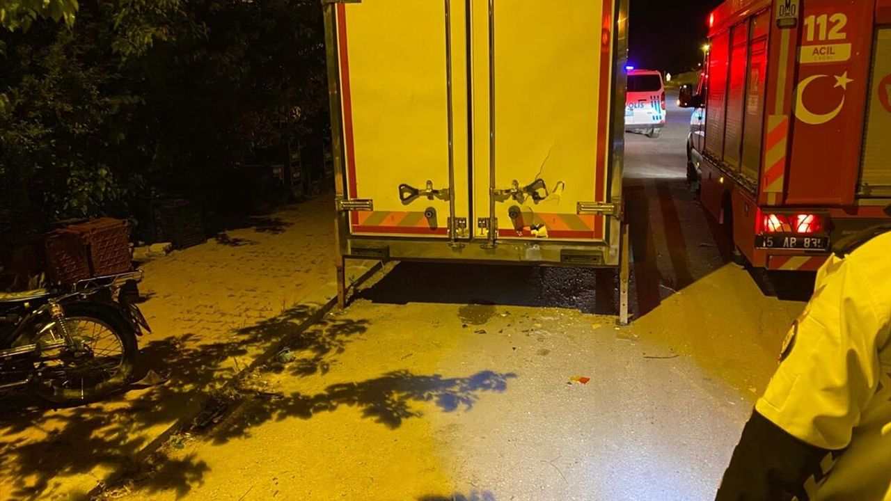Burdur’da motosiklet kazası: Kamyonetin altına sıkışan 17 yaşındaki sürücü öldü