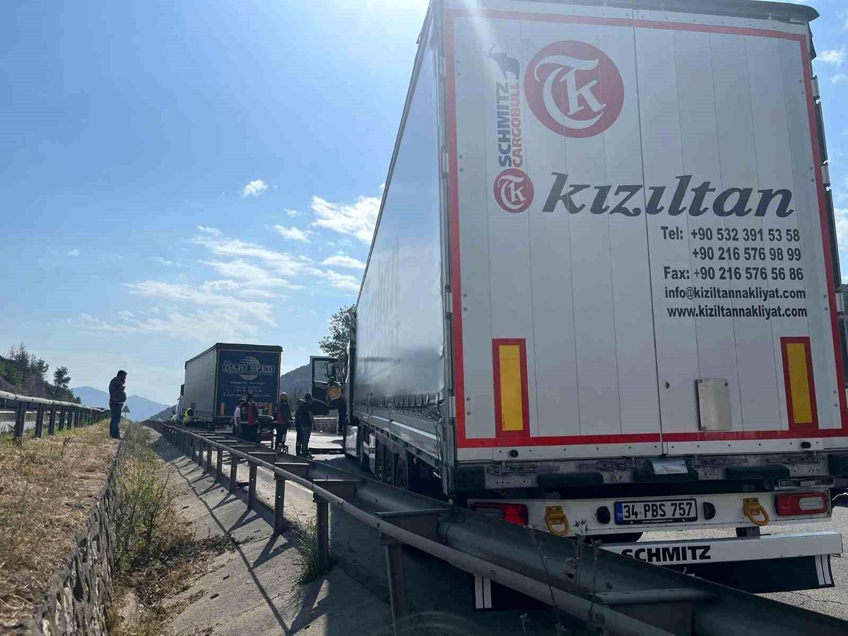 Osmaneli'nde Tır Kazası: 1 Yaralı
