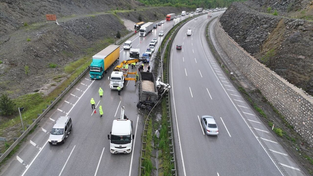 Samsun Kavak’ta iki tır çarpıştı: Sürücüler hastaneye kaldırıldı