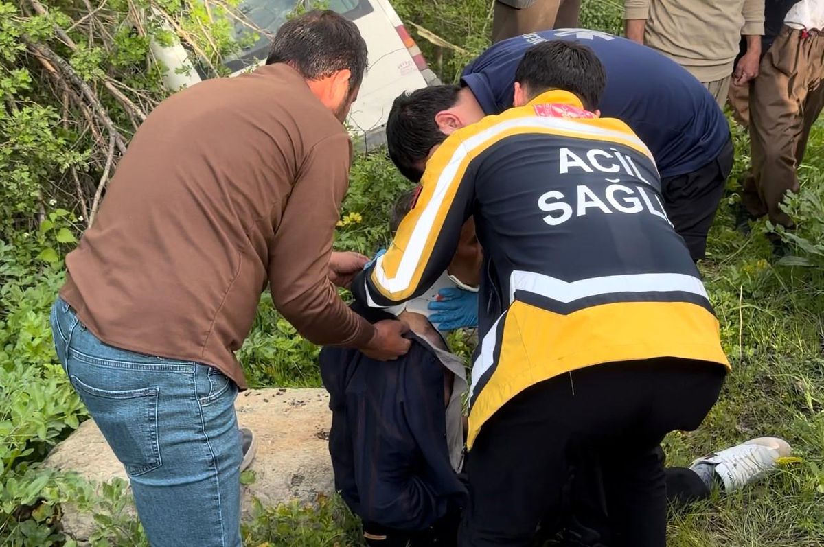 Şemdinli'de Trafik Kazası: 3 Yaralı