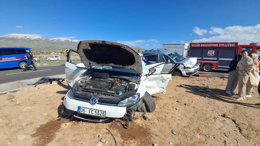 YEŞİLBURÇ YOLU’NDA KORKUTAN KAZA: 7 KİŞİ YARALANDI