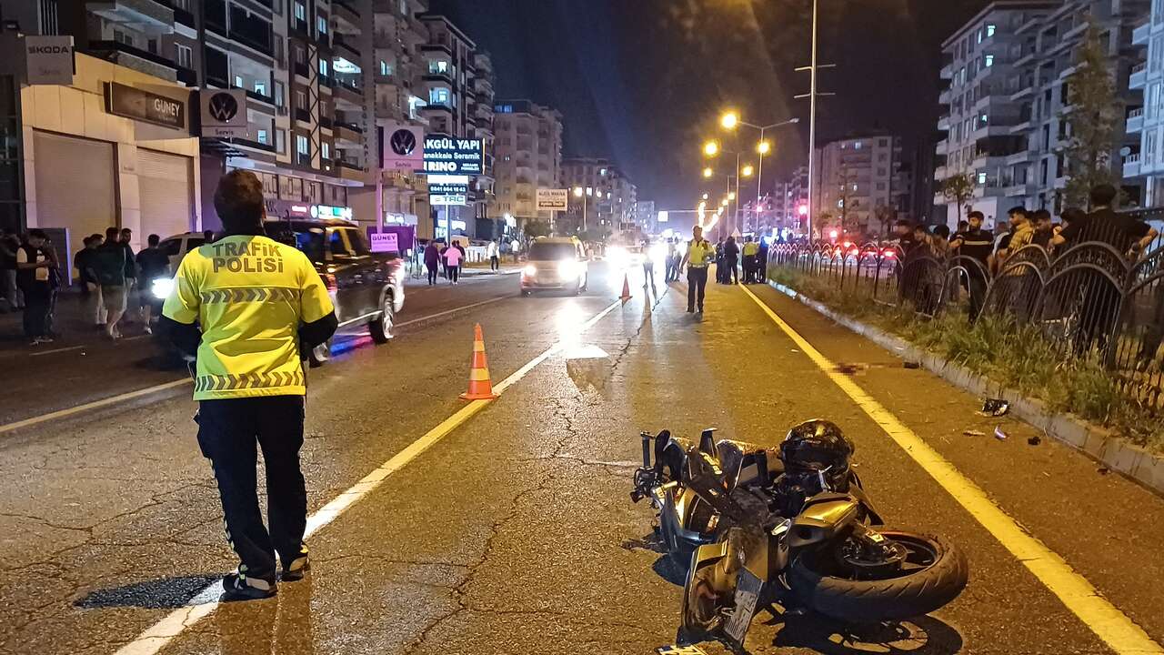 Batman'da trafik kazası: Motosiklet sürücüsü ve yaya kurtarılamadı