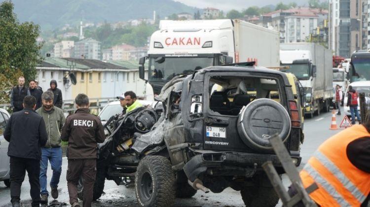 Feci kaza... Takla atan cip, başka bir cipin üzerine düştü: 1 ölü, 7 yaralı