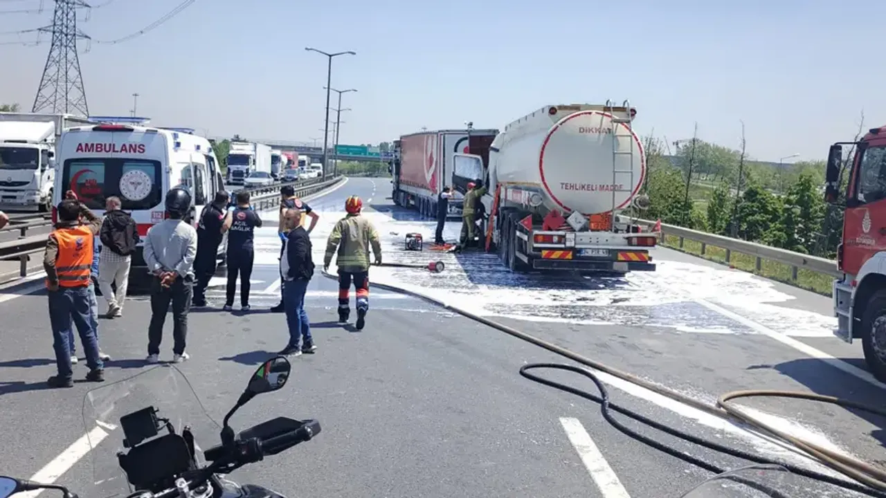 İstanbul'da trafik durma noktasına geldi: TEM'de Mahmutbey yönü kapandı
