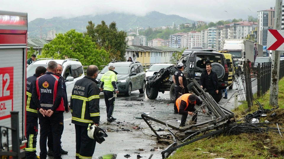 Rize’de feci kaza! Takla atan cip karşı şeride uçtu: Bir ölü, 7 yaralı | YEREL HABERLER