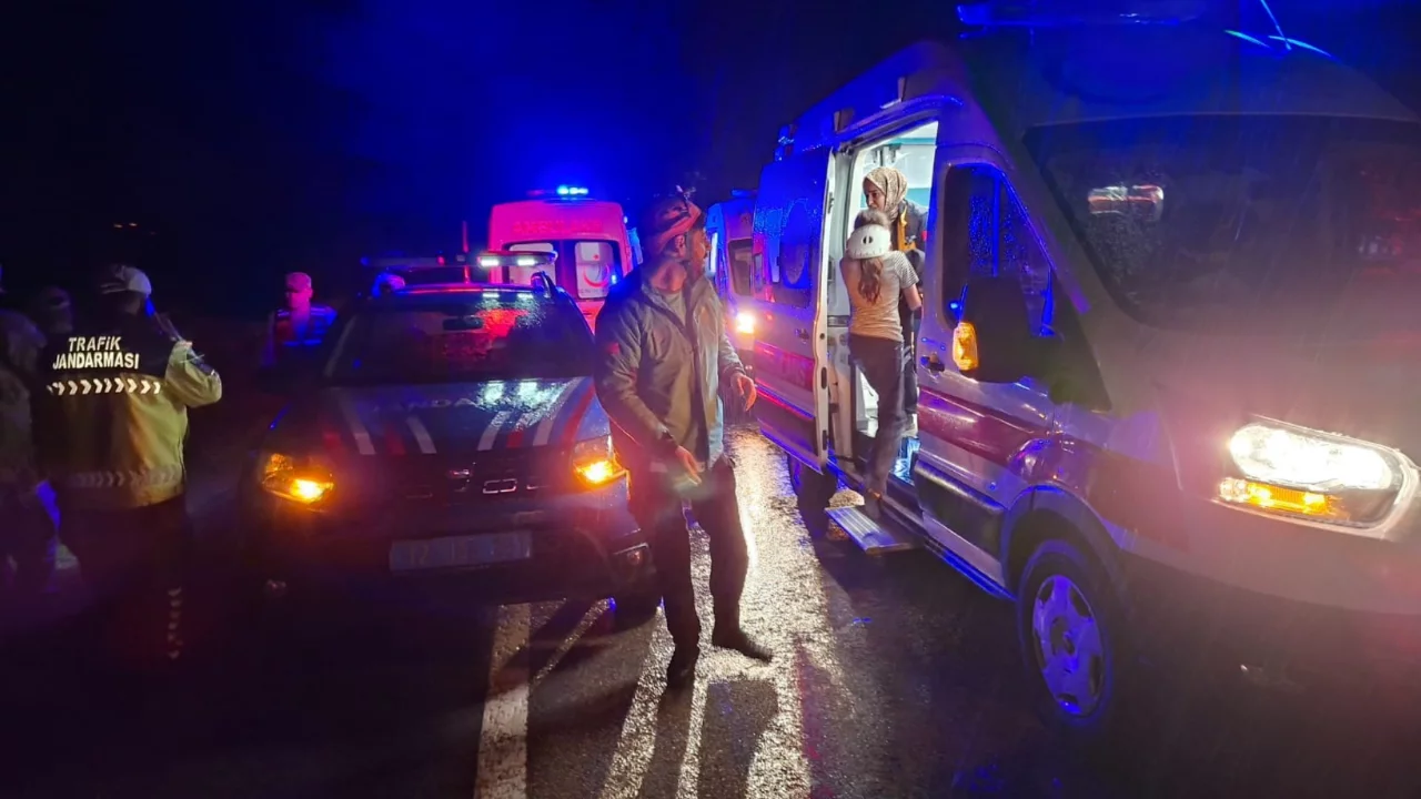 Bingöl'de trafik kazası: Çok sayıda yaralı var...