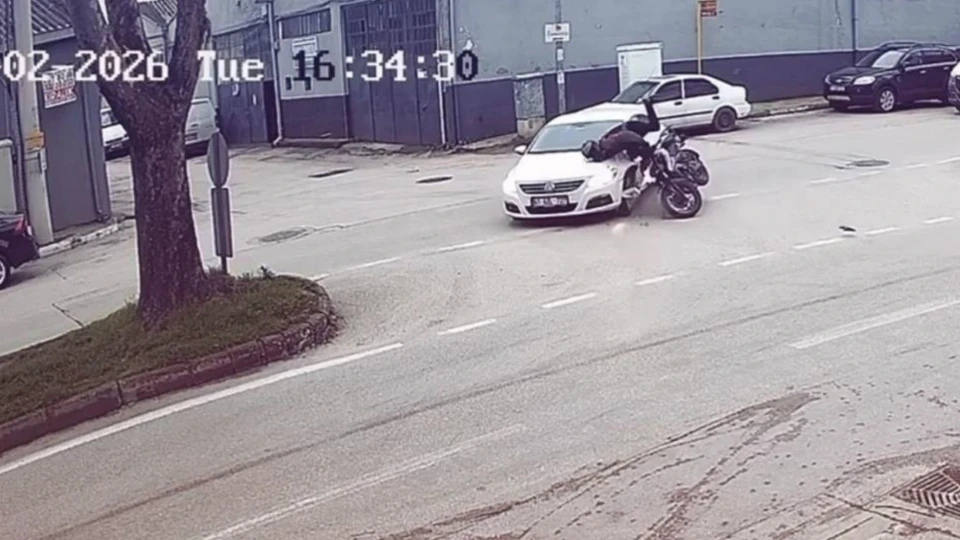 Bursa Osmangazi'de trafik kazası: Motosiklet sürücüsü yaralandı | BURSA HABERLERİ