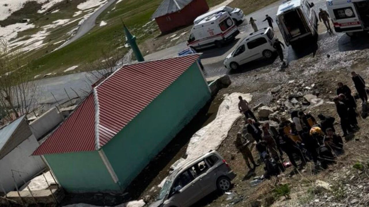 Hakkari’de trafik kazası 4 yaralı