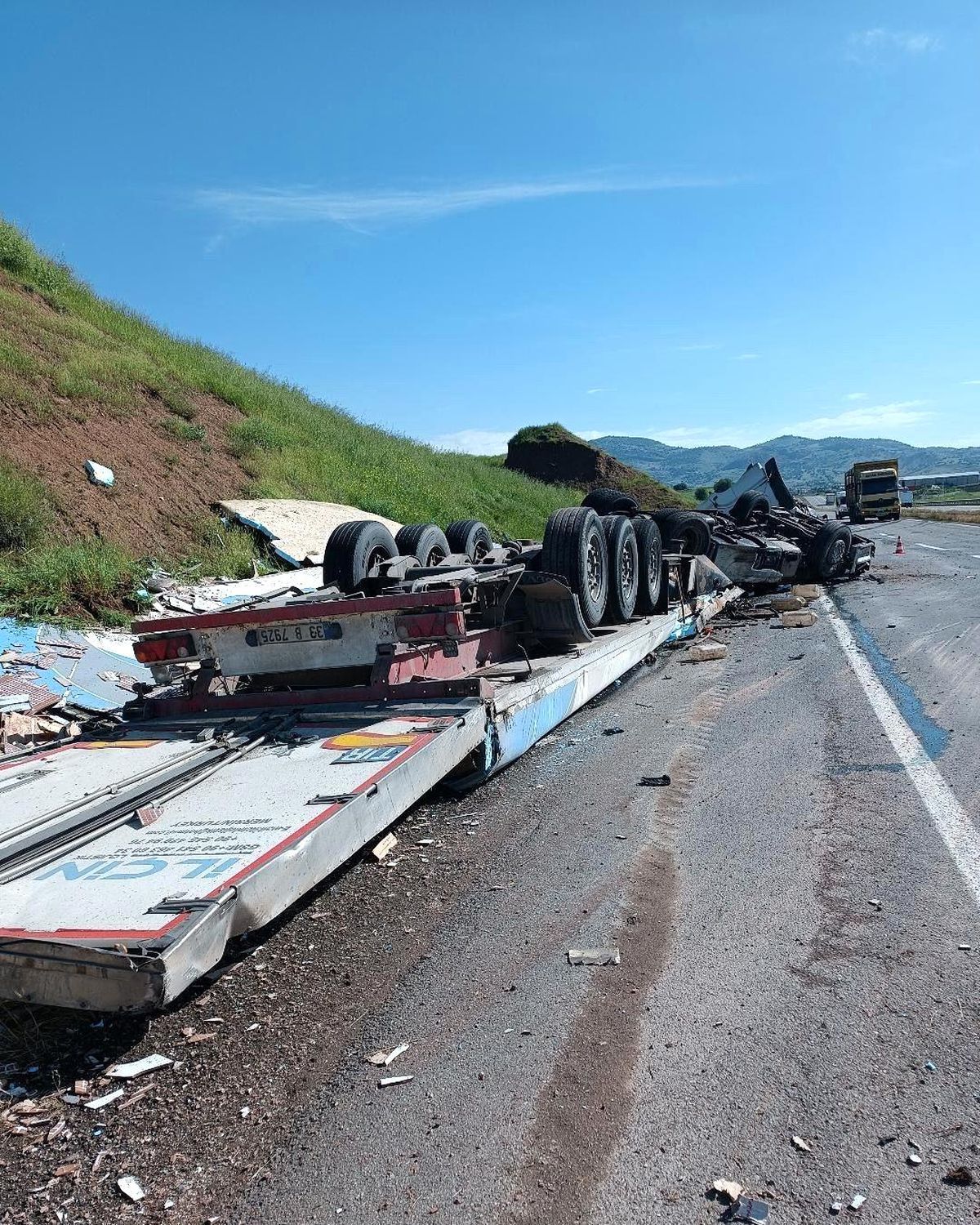 Kozluk'ta Tır Kazası: Sürücü Ağır Yaralı