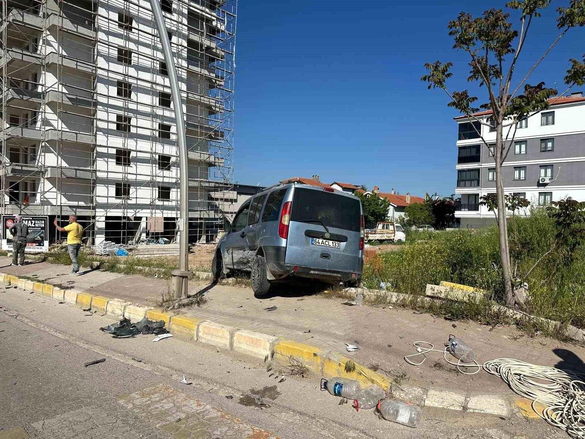 Uşak'ta Trafik Kazası: 4 Yaralı