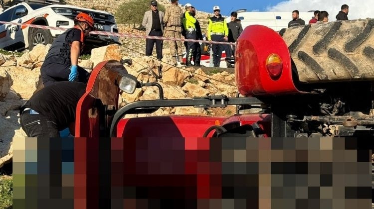 Traktörün altında kalan kuzenler feci şekilde can verdi