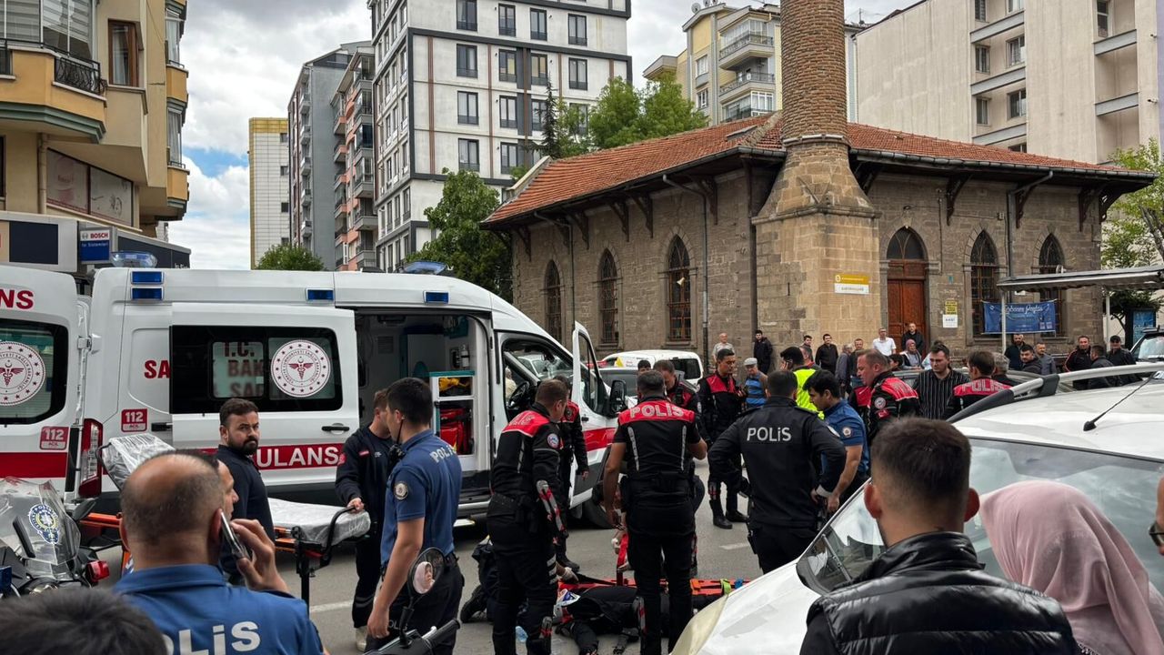 Afyonkarahisar’da trafik kazası: Polis memuru yaralandı