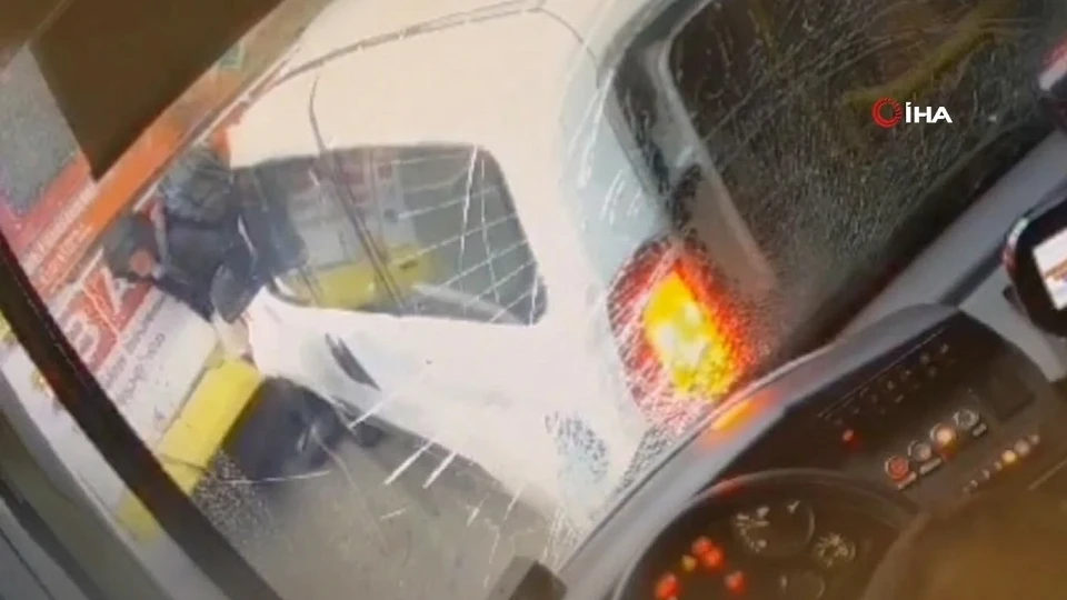 Bursa'da otobüs şoförünün uyuduğu kaza kamerada