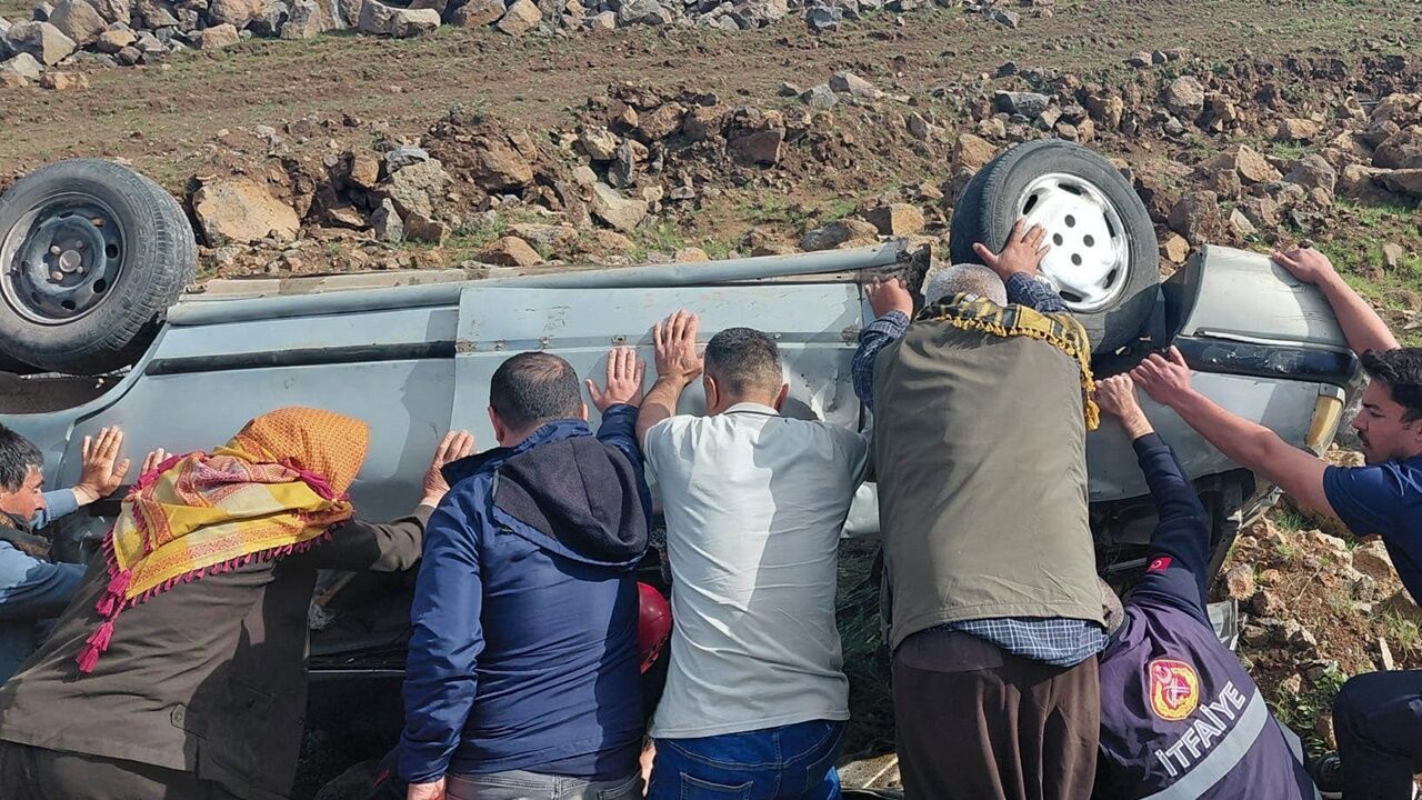 Diyarbakır Urfa yolunda kaza