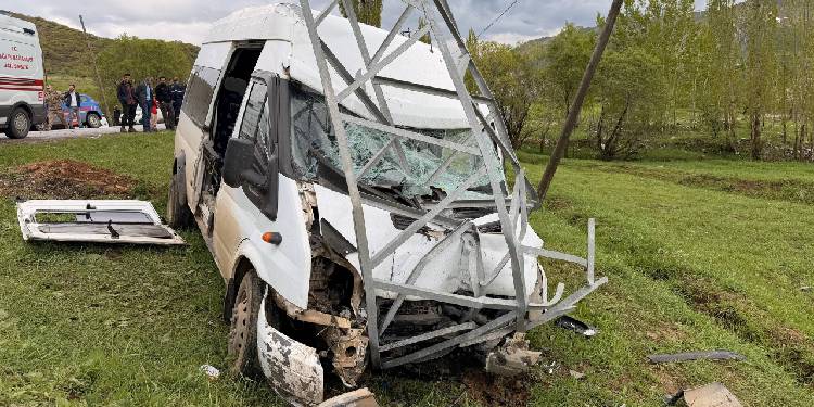 Gever-Şemzînan yolunda kaza